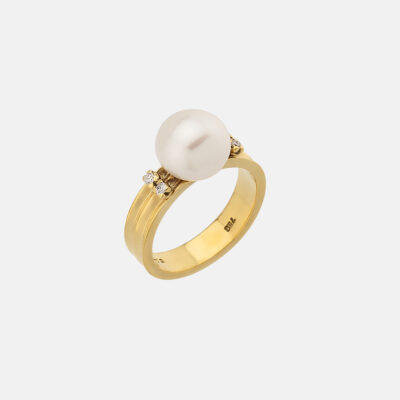 Bold Freshwater Pearl Ring with Diamonds