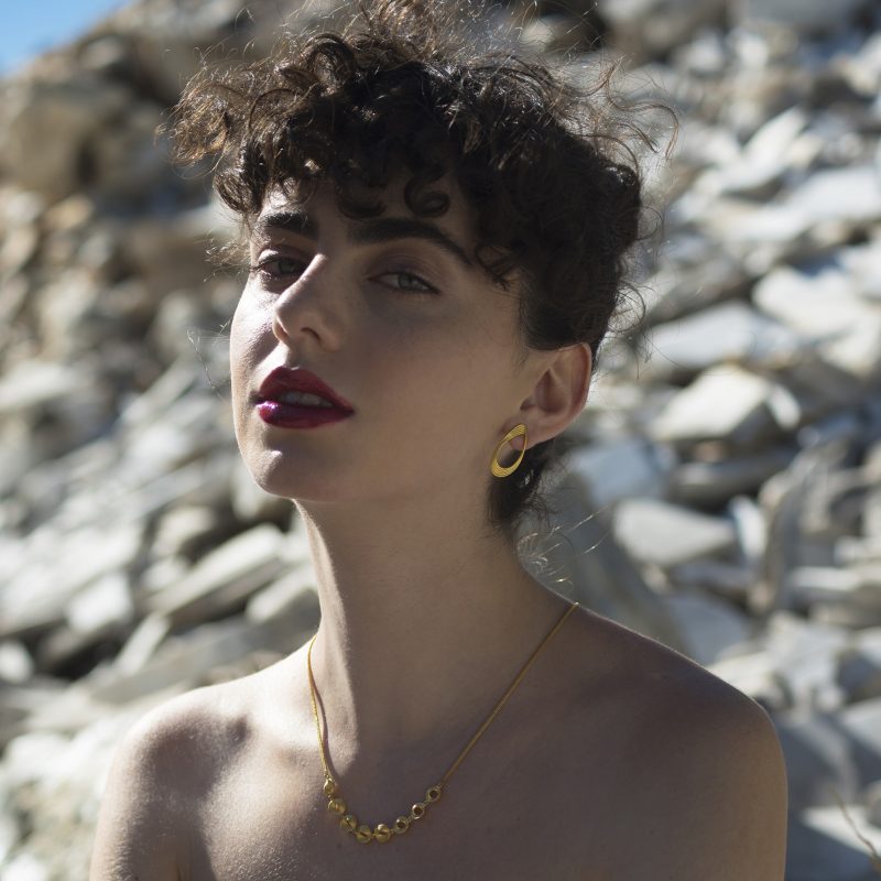 sq_sfoojewelry_contrustcollective_illusioncollectionnecklace-8-circles_gold-plated-silver