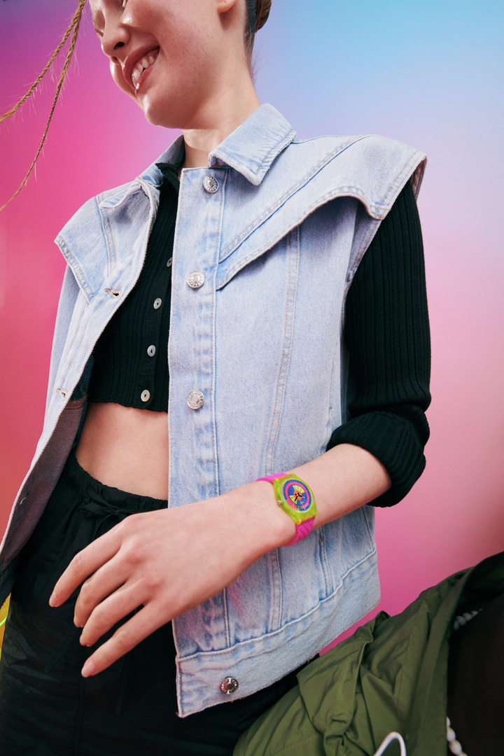 sc01_23_Neon_lifestyle_so28j700_1