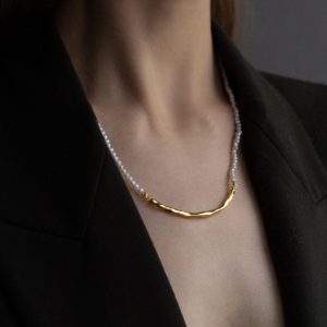 Stria-Pearl-necklace-goldplated-worn-HR-1