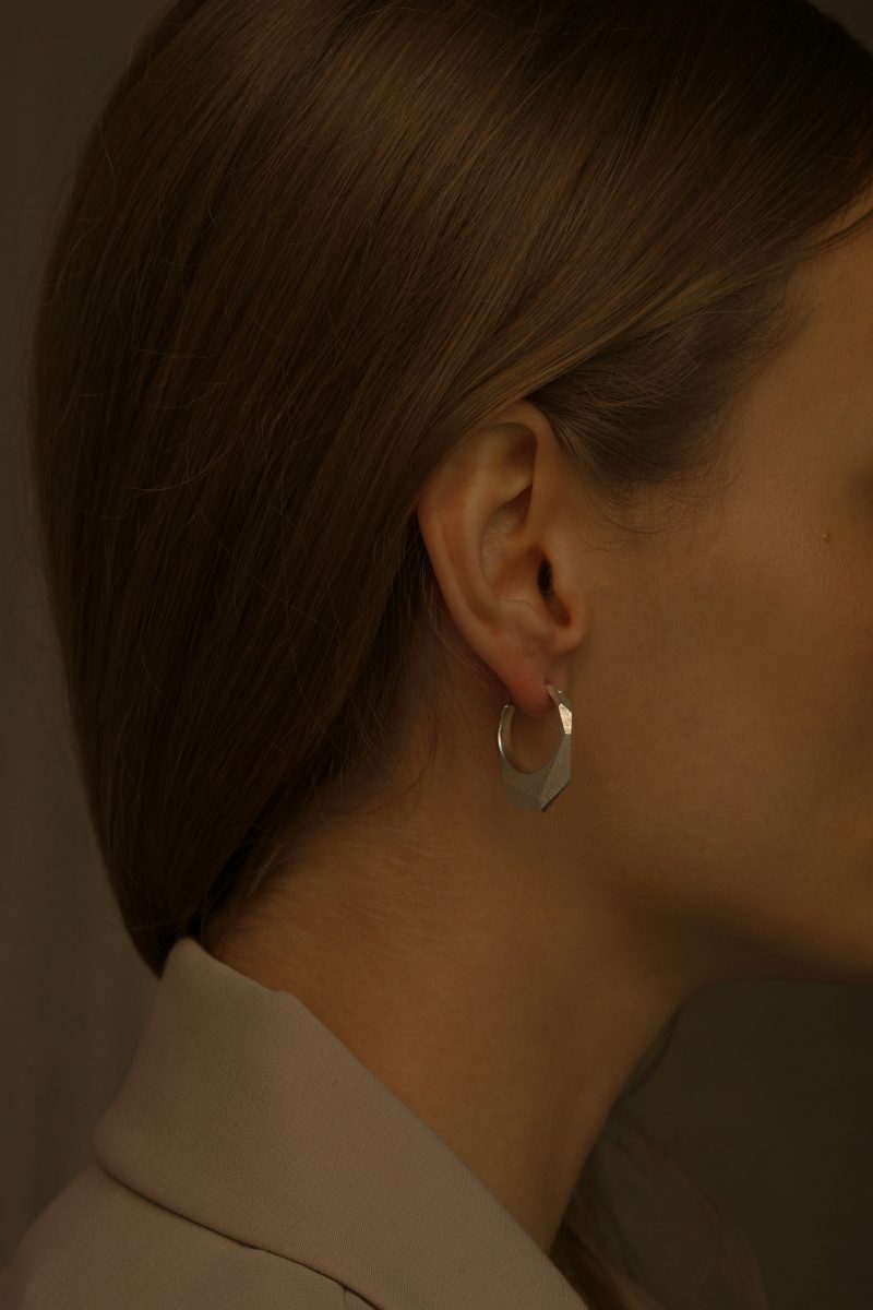 chunky_facet_hoops_silver_HR_worn_1