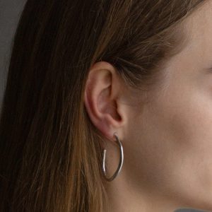 medium-fracture-hoop-earrings-silver-ar-m-anna-rosa-moschouti-52424592064856_720x