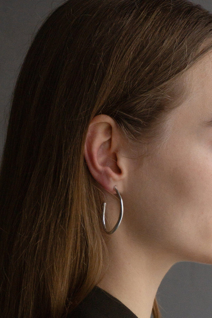 medium-fracture-hoop-earrings-silver-ar-m-anna-rosa-moschouti-52424592064856_720x