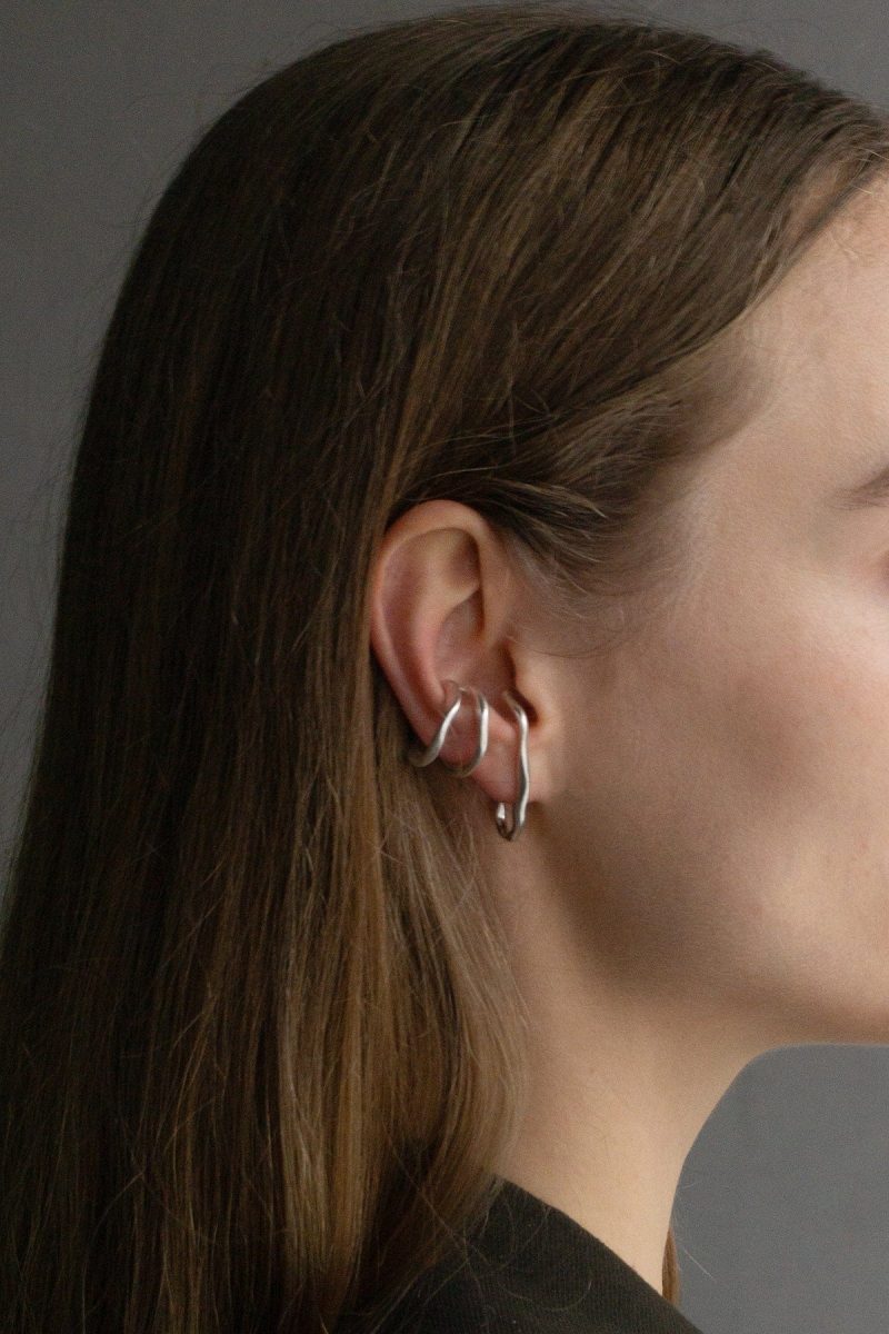 orla-suspender-earrings-silver-ar-m-anna-rosa-moschouti-52413006348632