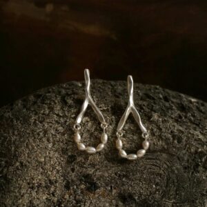 oriana-pearl-earrings-silver-ar-m-anna-rosa-moschouti-71413836251480